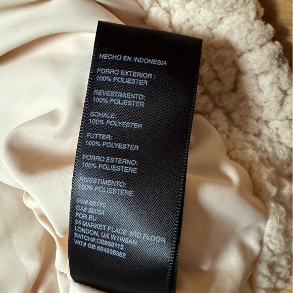 Urban Outfitters beige jacket; pre-loved; size small, full zip (Sherpa) - Picture 8 of 9